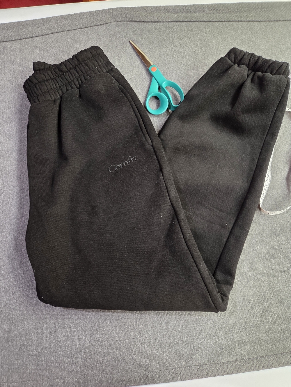 Comfrt Signature Sweatpants, Size Medium